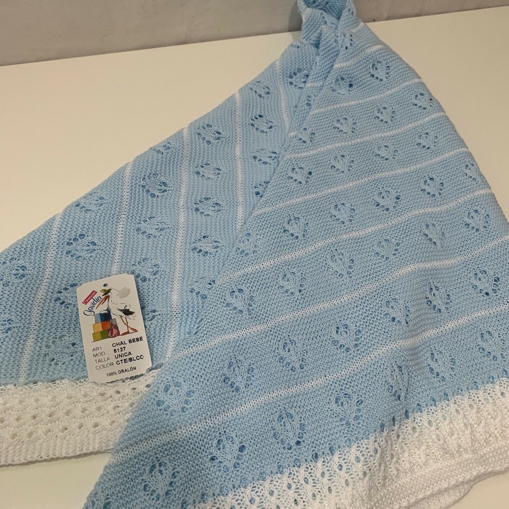 Creaciones Gavidia Openwork Edge Lightweight Baby Blanket in Blue
